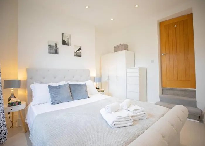 Hammersmith Apollo 1 Bedroom Apartment