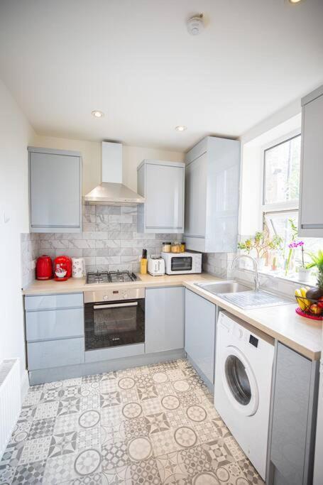 Hammersmith Apollo 1 Bedroom Apartment